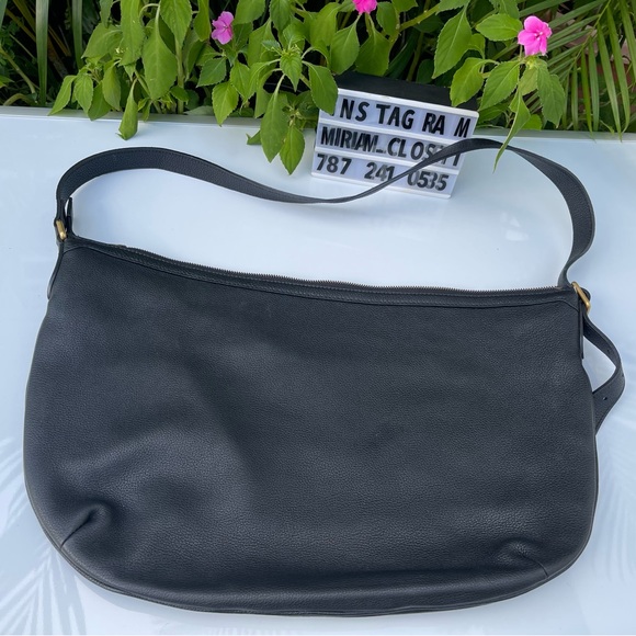 Gucci Logo Print Half
Moon Large Black calf Leather - Picture 4 of 9